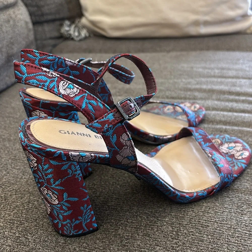 Gianni‎ Bini Mckaria Brocade Block Heels Size 10